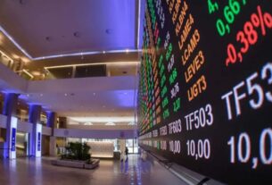 Ibovespa despenca ao menor patamar do ano e dólar volta a superar R$ 5