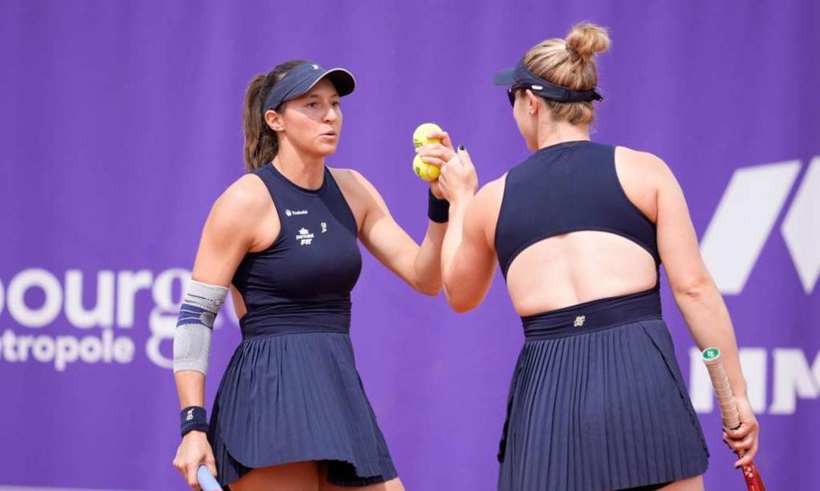 Tênis brasileiro em alta: Stefani decide título em Estrasburgo e Fonseca estreia em Roland Garros
