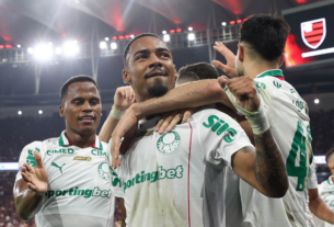 Palmeiras goleia Flamengo no Maracanã e dispara na liderança do Brasileirão