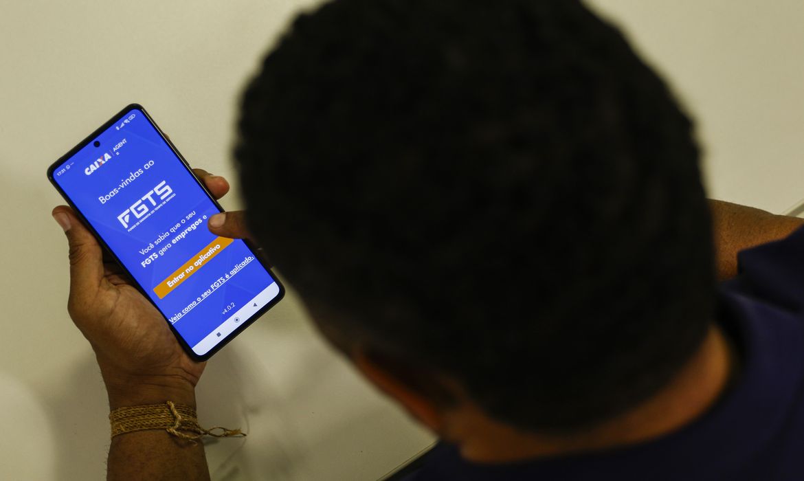 Milhões de brasileiros buscam FGTS para renegociar dívidas no Desenrola 2.0 1 Milhões de brasileiros buscam FGTS para renegociar dívidas no Desenrola 2.0