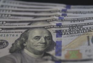 Dólar recua a R$ 5,03 impulsionado por trégua geopolítica e dados econômicos dos EUA