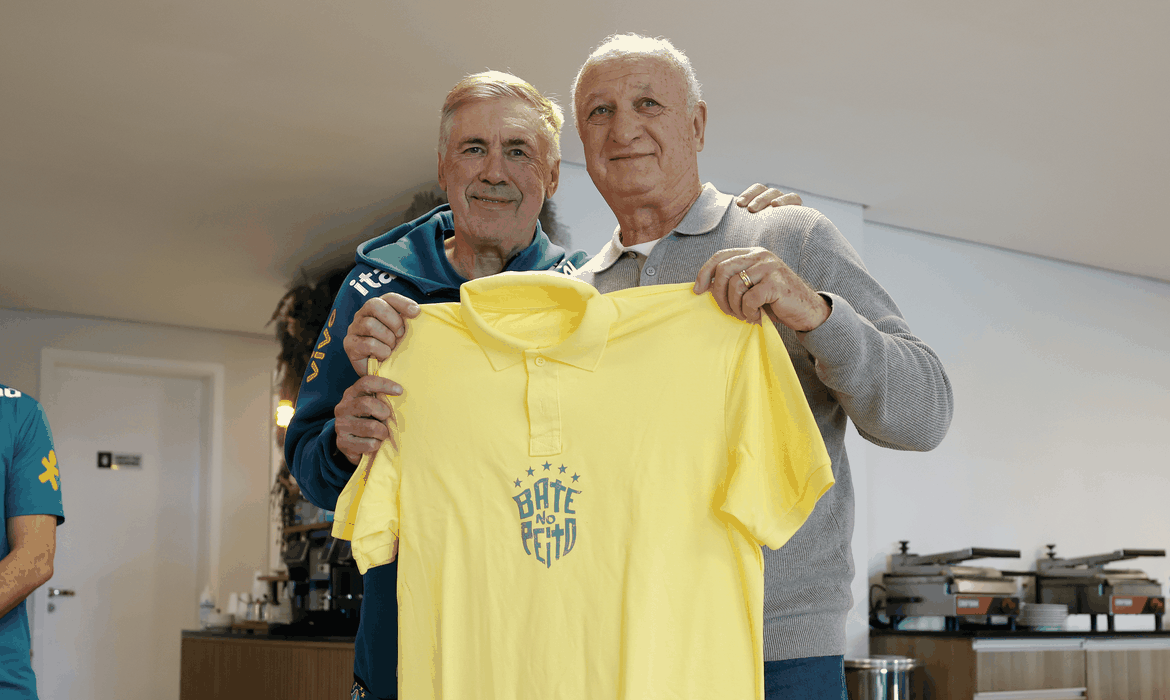 Felipão, pentacampeão mundial, recebe homenagem emocionante na Granja Comary