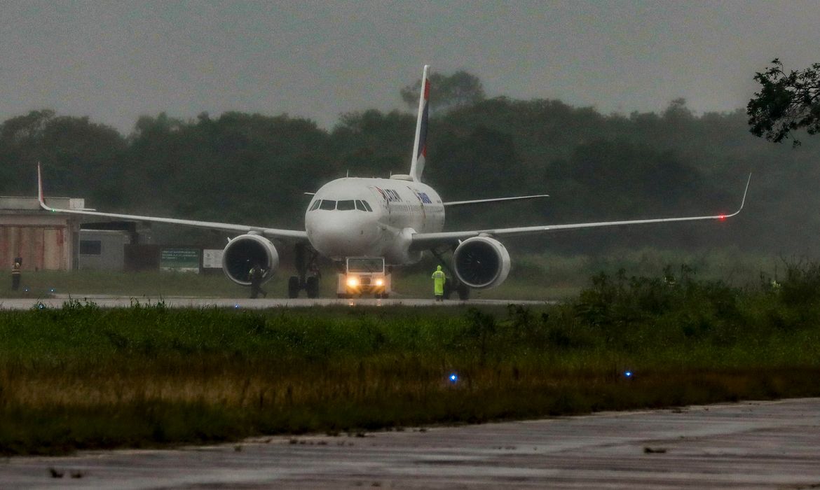 Governo estende benefícios fiscais para querosene de aviação e biodiesel por mais dois meses
