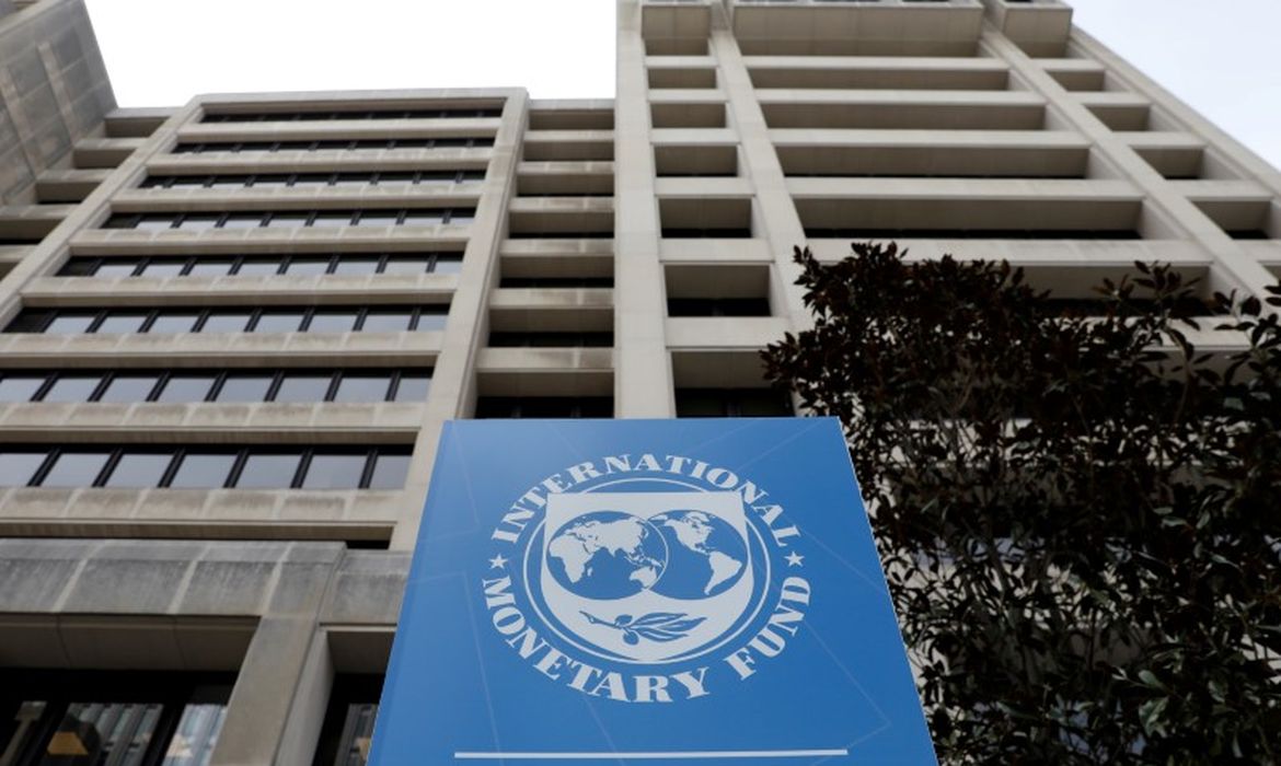 FMI aponta resiliência da economia brasileira e projeta crescimento de 2,5% ao ano