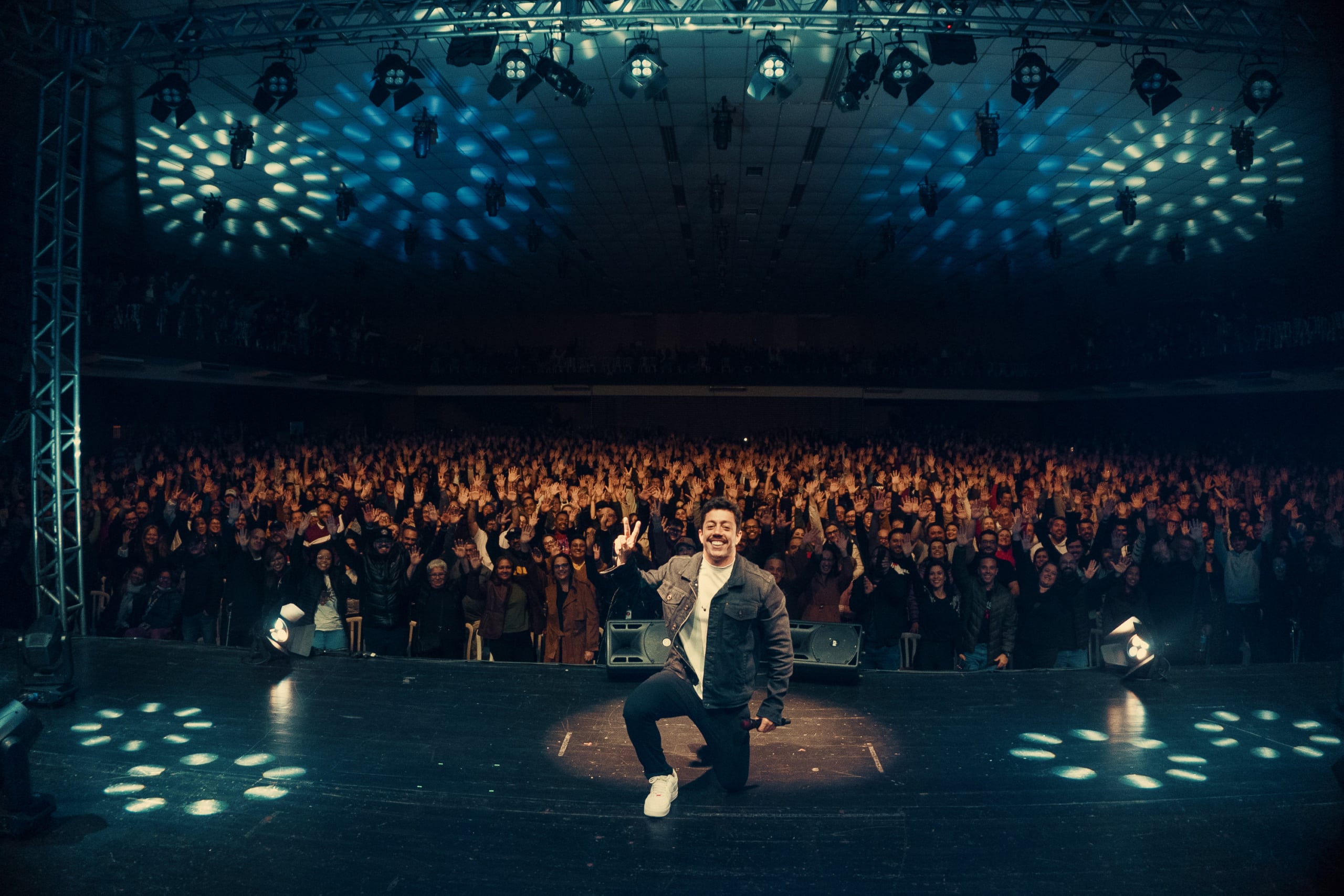 Estádio de Cariacica vira palco para especial de comédia de Renato Albani neste sábado 1 Estádio de Cariacica vira palco para especial de comédia de Renato Albani neste sábado