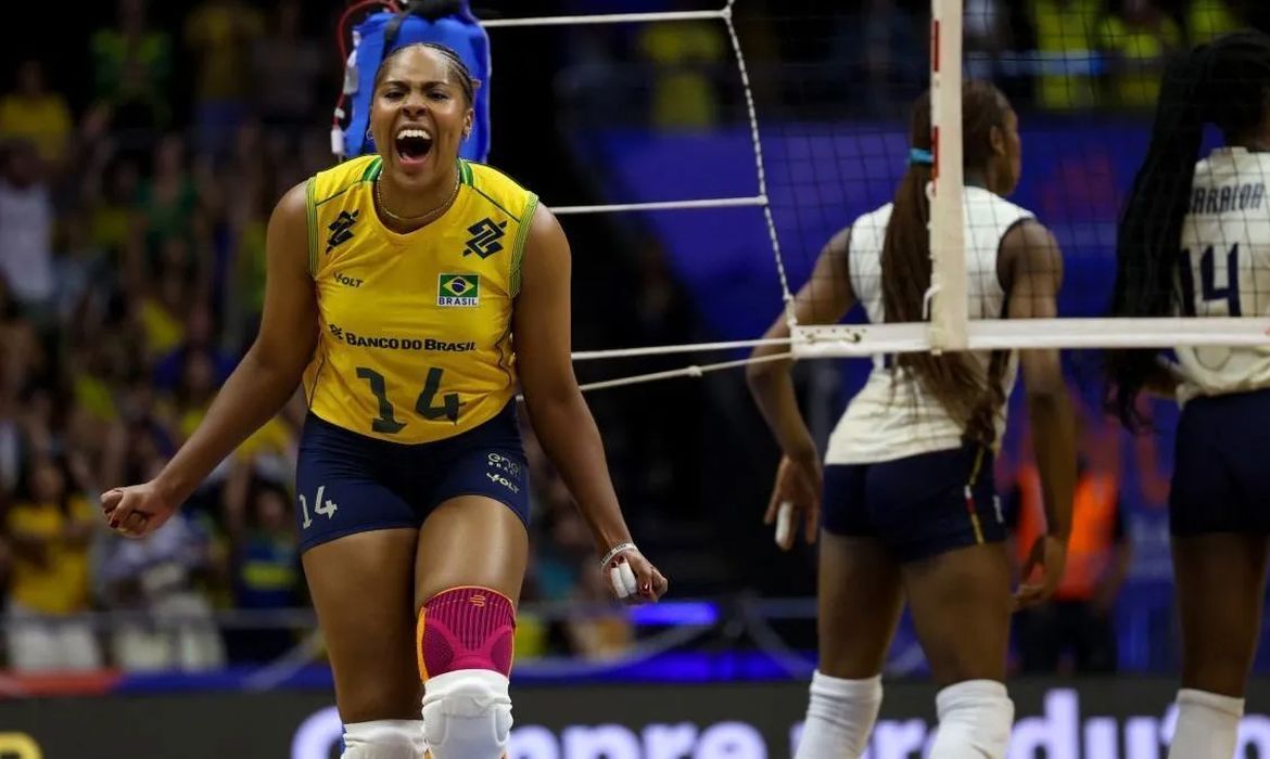 Seleção feminina de vôlei do Brasil supera Itália em Brasília e mantém invencibilidade na Liga das Nações