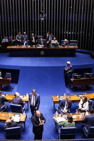PEC do fim da escala 6x1: Alcolumbre retém proposta e gera impasse no Senado