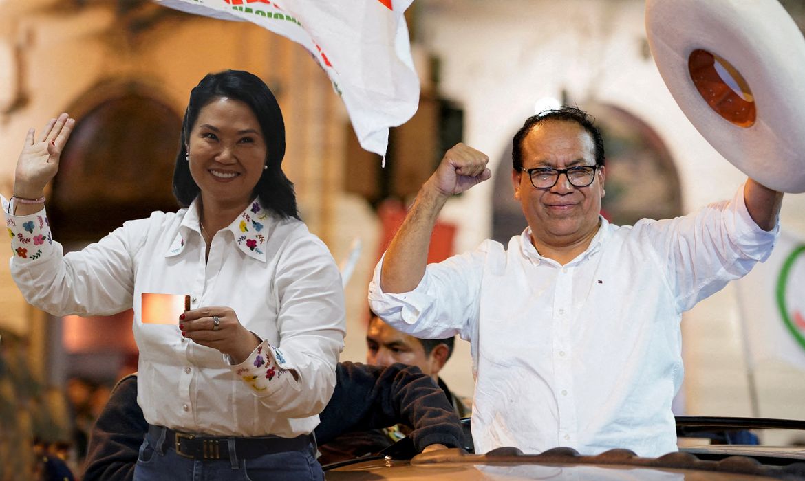 Eleição Peru: Keiko Fujimori lidera por 561 votos em disputa acirrada