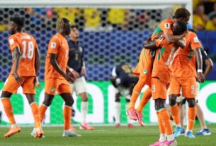 Vitória da Costa do Marfim sobre o Equador agita Grupo e da Copa do Mundo