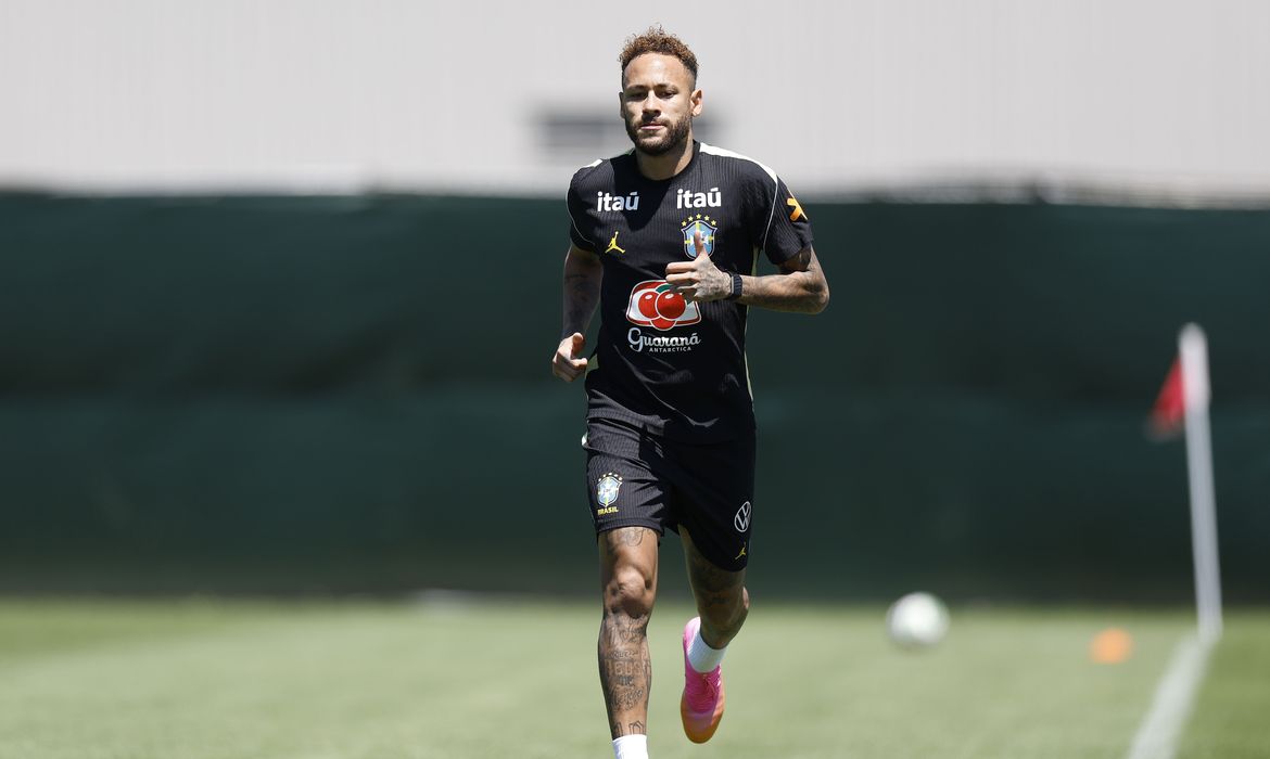 Neymar realiza primeiro treino em campo com a Seleção Brasileira em Nova Jersey 1 Neymar realiza primeiro treino em campo com a Seleção Brasileira em Nova Jersey
