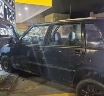 Criança de seis anos fica ferida após carreta atingir carro e motorista fugir em Cariacica
