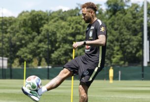 Neymar retorna aos treinos da seleção brasileira em preparação para o Haiti