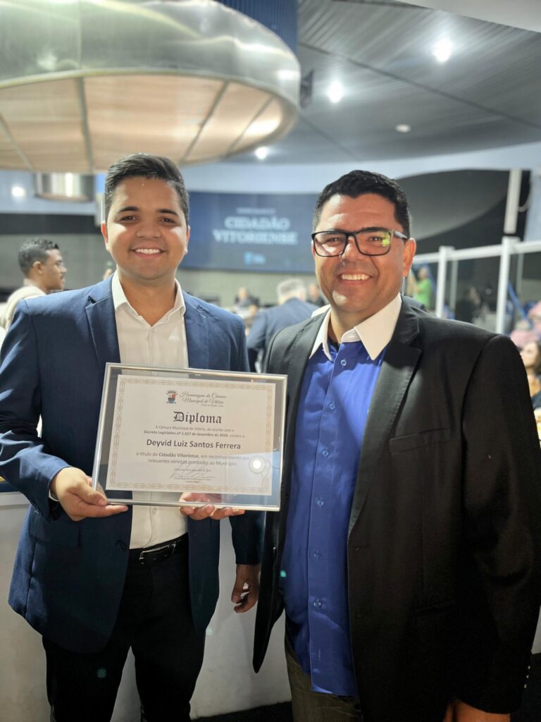 Aos 25 anos, Deivid Ferreira se torna o diretor mais jovem da história da Câmara de Vitória 4 newDEVANIR FERREIRA E DEIVID FERREIRA 1536x2048 1