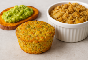 3 lanches saudáveis e rápidos na air fryer: muffin de quinoa, tostada de batata-doce e crumble de maçã