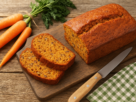 Bolo de cenoura proteico com nozes — receita prática e rápida para o lanche