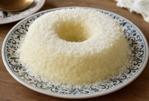 Bolo de tapioca cremoso e molhadinho: receita fácil para o café da tarde