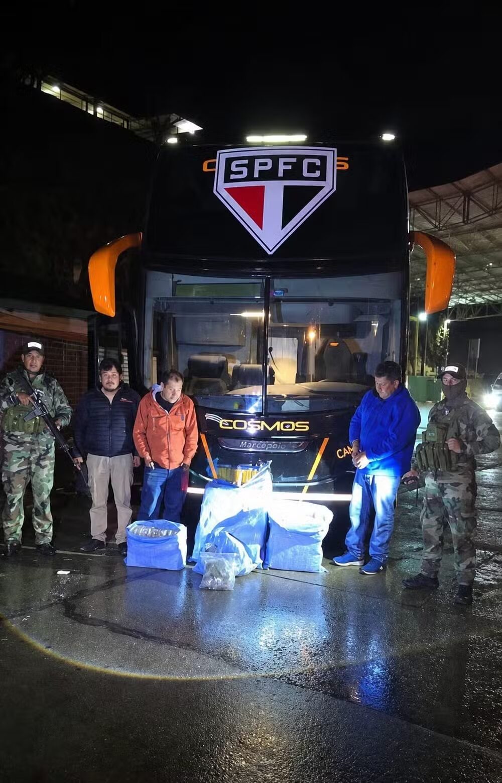 Ônibus que integraria transporte do São Paulo é apreendido em Cochabamba com 86,5 kg de maconha