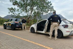 Fiscalizações da PRF na BR-101 no ES recuperam carro roubado e resultam na prisão de dois foragidos