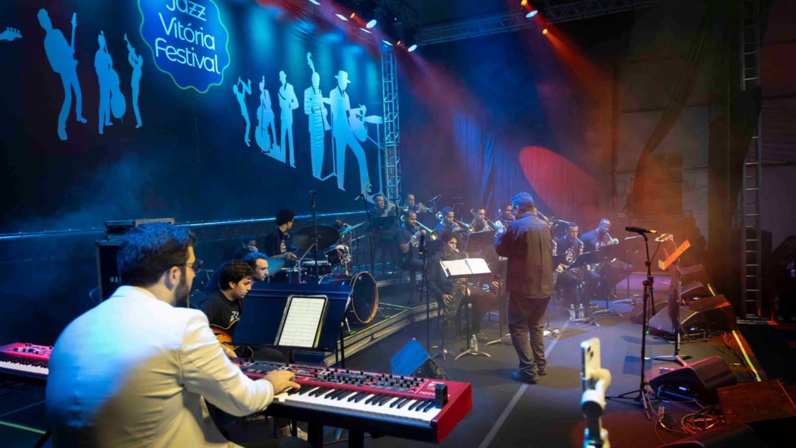 Jazz Vix Festival estreia no Cais das Artes com atrações internacionais e entrada gratuita (25–27 de setembro) 1 Jazz Vix Festival estreia no Cais das Artes com atrações internacionais e entrada gratuita (25–27 de setembro)