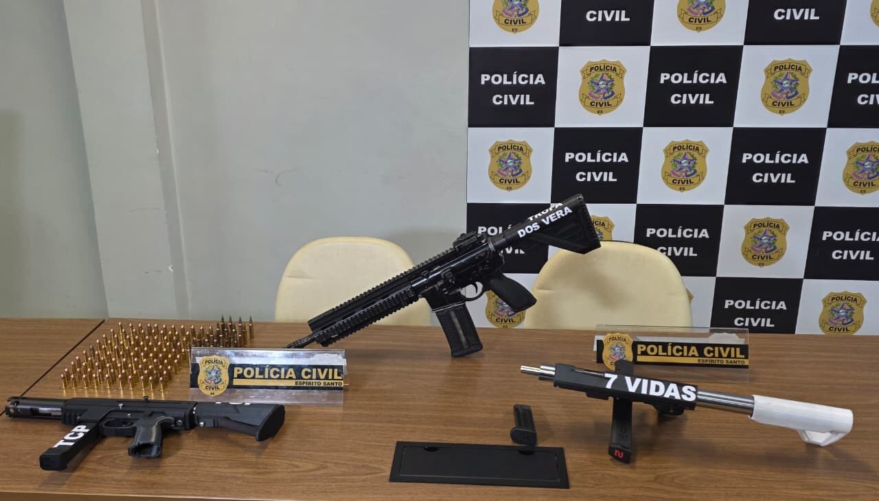 Polícia prende em Vitória homem apontado como líder do TCP com fuzil e duas submetralhadoras
