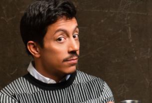 Renato Albani estreia 'Salve-se Quem Puder', stand-up que transforma ansiedade em humor