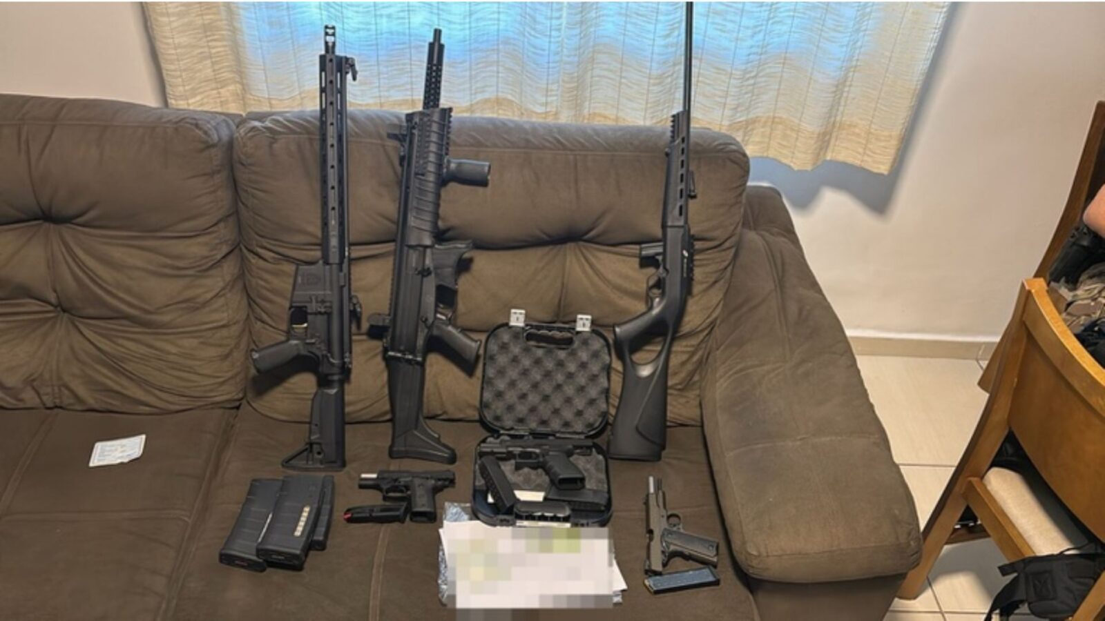 Operação Polaridade: PF realiza prisões e buscas em Vila Velha e nove cidades do RJ por fraude em registros de armas para CACs 1 Operação Polaridade: PF realiza prisões e buscas em Vila Velha e nove cidades do RJ por fraude em registros de armas para CACs
