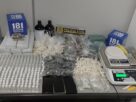 Cariacica: Polícia apreende 9,2 kg de maconha, 2.185 pinos de cocaína, arma e munições em imóvel