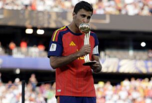 Rodri vai passar por cirurgia nas costas na segunda-feira, anuncia técnico do Manchester City