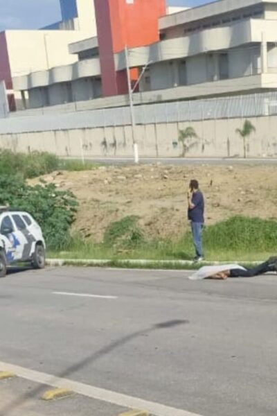 Homem de 28 anos em situação de rua é encontrado morto com marca de tiro em Colina de Laranjeiras, Serra