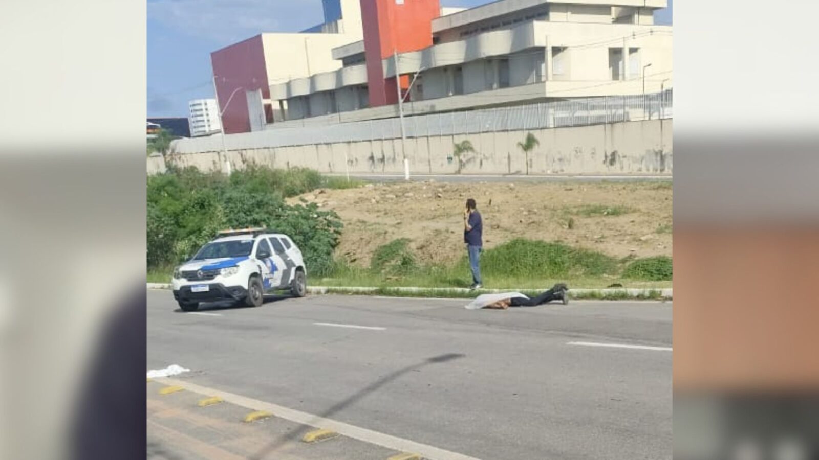Homem de 28 anos em situação de rua é encontrado morto com marca de tiro em Colina de Laranjeiras, Serra 1 Homem de 28 anos em situação de rua é encontrado morto com marca de tiro em Colina de Laranjeiras, Serra