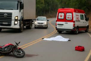 Motociclista de 29 anos morre após carro invadir contramão na ES 137 em São Domingos do Norte