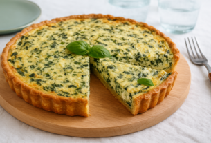 Quiche de espinafre com queijo de cabra: receita prática para o jantar