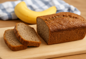 Receita de bolo de banana proteico com whey: aproveite bananas maduras no lanche da tarde